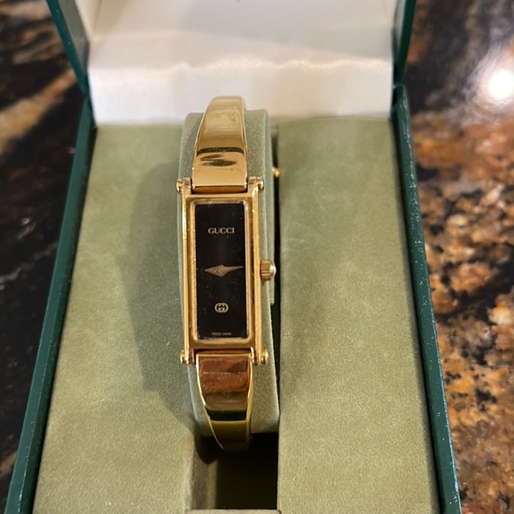 Gucci Gold Women's Watch - Picture 6 of 9